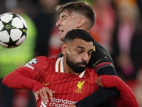 محمد صلاح يواصل صراعه مع تييري هنري ونيستلروي على رقم مذهل