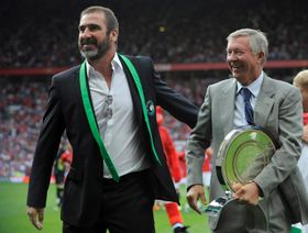 إريك كانتونا: إدارة مانشستر يونايتد دمّرت الأسلوب الهجومي الرائع لأليكس فيرغسون