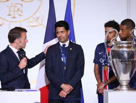 الخليفي يبكي بعد "نومه مع الكأس" وهتافات الكرة الذهبية لديمبيلي باحتفالات باريس
