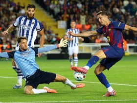 برشلونة يقهر سوسيداد وينتزع صدارة الليغا من ريال مدريد