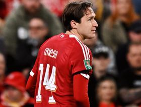 إصابة خطيرة تفتح الباب أمام تسجيل كييزا في قائمة ليفربول الأوروبية