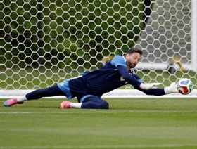 عجز عن تخطي رونالدو.. أكبر لاعب في كأس العالم 2026 يعلن اعتزاله