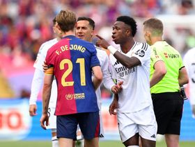برشلونة يستعين بـ"عقد دي يونغ" لتسجيل اللاعبين الجدد