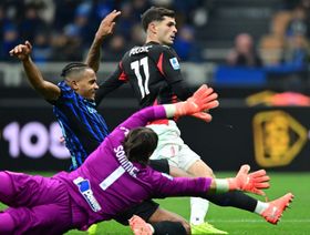 شاهد.. ميلان يتفوق على إنتر "غير المحظوظ" في الديربي