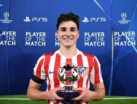 هدف رائع ورقم قياسي.. ألفاريز رجل مباراة برشلونة وأتلتيكو مدريد بدوري الأبطال