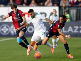 شاهد.. كالياري يكبّد روما خسارة خامسة ويبعده عن قمة الدوري الإيطالي