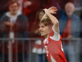 لينارت كارل يكسر رقم جمال موسيالا ويدخل تاريخ ألمانيا