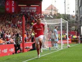 كريس وود "ماكينة الأهداف" يقود فورست للفوز ويعادل محمد صلاح