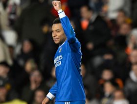 رقم خرافي لكيليان مبابي يلامس إنجاز ميسي مع برشلونة