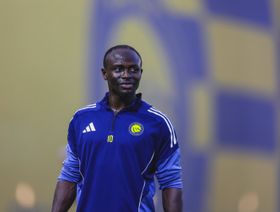 بكعكة كأس إفريقيا. ساديو ماني يحتفل بعيد ميلاده في النصر بحضور رونالدو