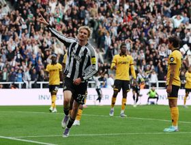 نيوكاسل يهزم ولفرهامبتون بهدف البرج الألماني "بديل إيزاك"