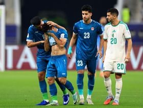 طردٌ مبكر ودموع وإلغاء ركلة جزاء.. بداية كارثية للعراق أمام الجزائر بكأس العرب