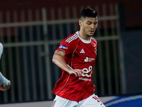 أشرف داري يقترب من فسخ عقده مع الأهلي والعودة للدوري المغربي