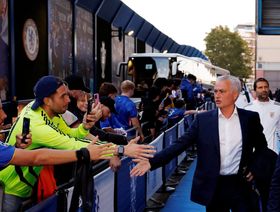 مورينيو يحصل على هدية خاصة في إنجلترا ويستعيد ذكريات قديمة