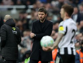 نيوكاسل يكبد مانشستر يونايتد الخسارة الأولى تحت قيادة كاريك