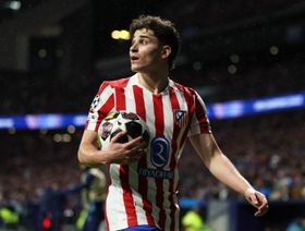 "هل تضمن البقاء حياً؟".. ردّ ساخر من رئيس أتلتيكو مدريد حول خوليان ألفاريز