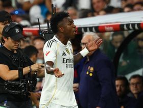 تشابي ألونسو يرد على غضب فينيسيوس عند استبداله.. فماذا قال؟