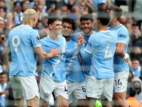 سيتي يعبر بيرنلي بهدفين عكسيين وتشيلسي يسقط قبل لقاء مورينيو