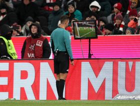 حكم ألماني مغمور يدير مباراة متوترة في مصر مقابل مبلغ ضخم