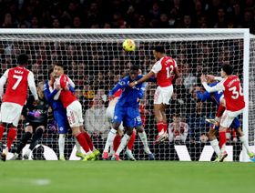 مطالب بالتدخل الفوري لإنهاء "فوضى الكرات الثابتة" في الدوري الإنجليزي