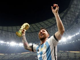 راتب ليونيل ميسي أكبر من قيمة تشكيلة الرأس الأخضر بأكملها