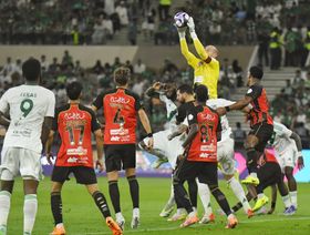 بهدف الدقيقة 90+11.. الأهلي يفرّط بالفوز على الرياض في مباراة درامية