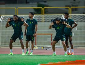 الخليج يرفض الاستعانة بحكام أجانب في الجولات الأولى