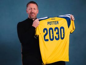 قبل ملحق المونديال.. السويد تجدد عقد غراهام بوتر حتى 2030