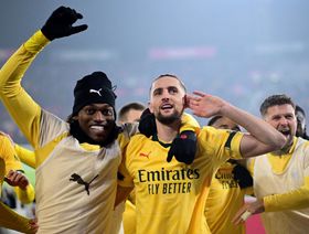 ميلان يهزم بولونيا بسهولة ويواصل مطاردة إنتر بالصدارة