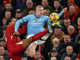 هل ينجح هالاند أخيراً في التفوق على فان دايك وتسجيل هدفين ضد ليفربول؟