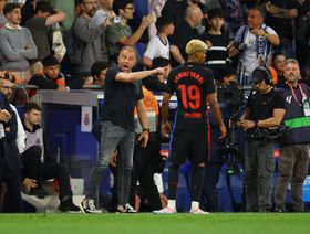 "عليه أن يعمل بجد".. هانزي فليك يوجّه رسالة مباشرة للنجم لامين يامال