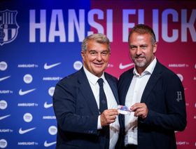 برشلونة يتوصل لاتفاق مع فليك لتمديد التعاقد