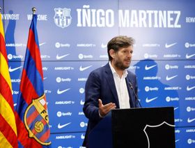 هل يستعين الأهلي السعودي بالمدير السابق لكرة القدم في برشلونة؟