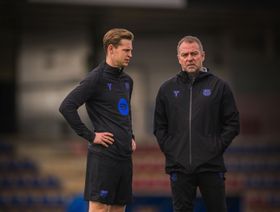 برشلونة يؤكد إصابة فرينكي دي يونغ وغيابه لفترة طويلة