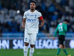 من هو بديل سالم الدوسري في تشكيلة الهلال أمام نيوم؟