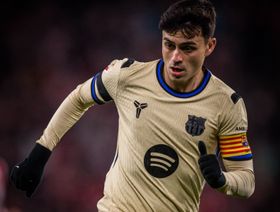 هانزي فليك: بيدري يجعل برشلونة أفضل ولامين يامال لم يكن في مستواه