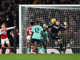 أرسنال "المحظوظ" يعبر ولفرهامبتون بهدفي "النيران الصديقة"