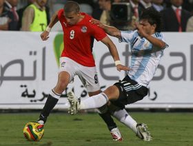 صلاح وميسي سجّلا.. كيف كانت مواجهات مصر والأرجنتين السابقة؟