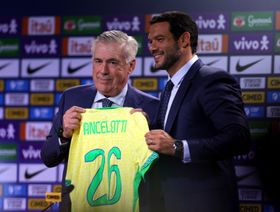 أنشيلوتي يحلق عالياً.. كم يتقاضى مدربو المنتخبات؟