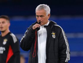 فيروس يضرب مورينيو وبنفيكا ويهدّد بتأجيل قمة ضد بورتو