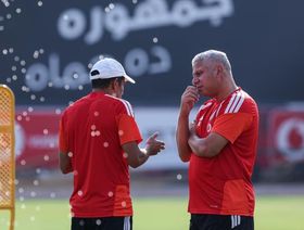 الأهلي المصري ينفي حدوث مشادة بين عموتة ولاعب الوسط
