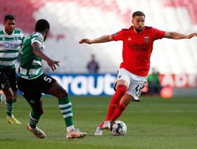 ملوك المراوغات.. هل يملك عادل تاعرابت نفس مستوى نيمار؟