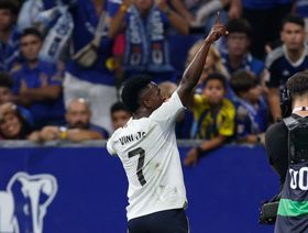 رئيس أوفييدو يبرئ جمهوره من توجيه هتافات عنصرية ضد فينيسيوس