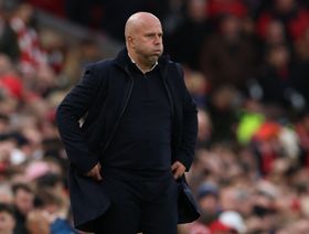 هل مستقبل آرني سلوت على المحك في ليفربول؟ حتى الآن ليس بعد