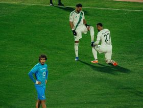 محرز ينتزع من "بطل إفريقيا" لقب الأفضل في مباراة الأهلي ونيوم