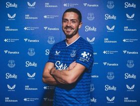 رسمياً.. إيفرتون يضم غريليش على سبيل الإعارة من مانشستر سيتي