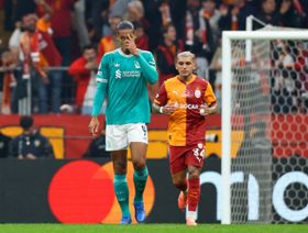 فان دايك يوبّخ لاعبي ليفربول: توقفوا عن ارتكاب الأخطاء السخيفة