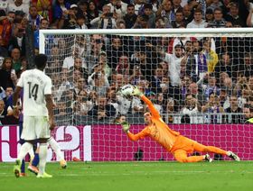 تشيزني يكشف سر تصديه لركلة جزاء من مبابي في الكلاسيكو