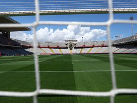 برشلونة يلعب في مونتجويك ويؤكد أن العودة إلى كامب نو "معقدة"