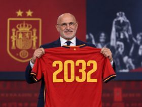 مهندس أمجاد إسبانيا.. تعرف على أرقام دي لافوينتي مع "لا روخا"